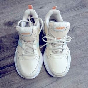 ADIDAS NEO STRUTTER GX6160 MARATHON RUNNING /SNEAKERS Size 6.5,  FITS LIKE 7.5